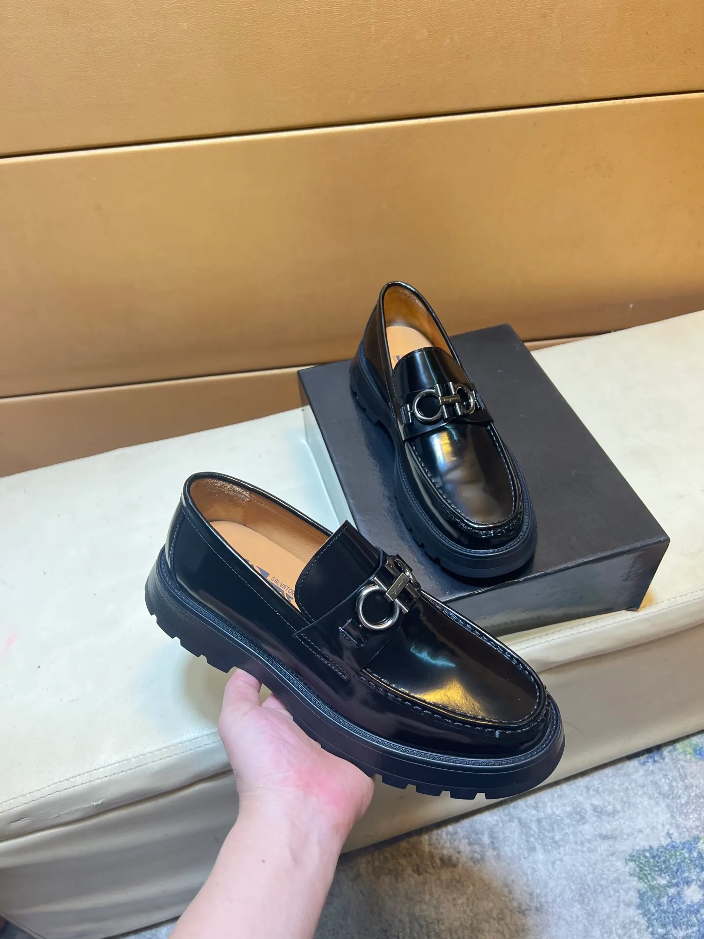 pp440💰👑👑👑 PRADA·PRADA Niuli·Exclusive first launch·～Unique modern style sneakers. Counter purchasing 🏃casual leather shoes😍😍 original shiny leather imported from Italy (refuses to discolor and rub feet) soles: original soles specially provided by the original factory, super cool 😍 lace up and walk with wind 👍 style design ⚠️ super comfortable, wear-resistant and non-slip original soles. Just like shooting the real thing🎬The real thing is better. Suitable for outdoor and driving👍Perfect high-quality sneakers, men's shoe size: 38-44